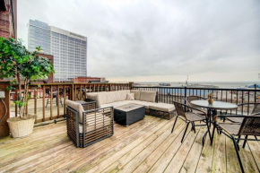 Waterfront Cleveland Apt about 1 Mi to Downtown